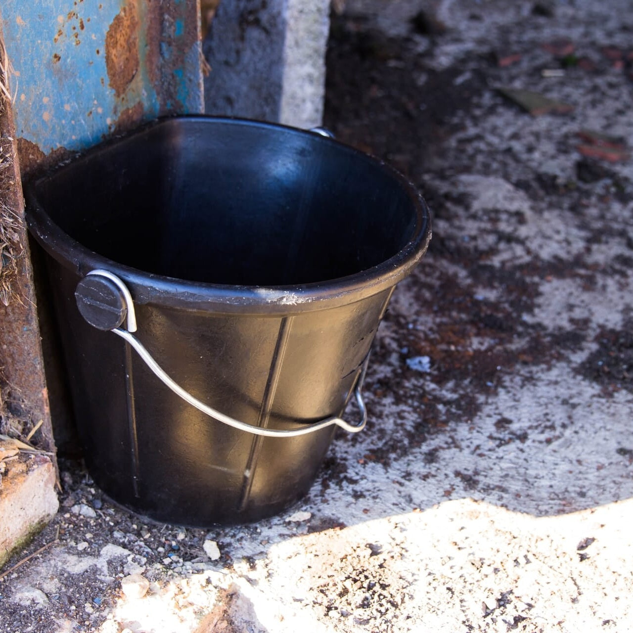 Tyre Rubber Buckets - Flat-Back Bucket