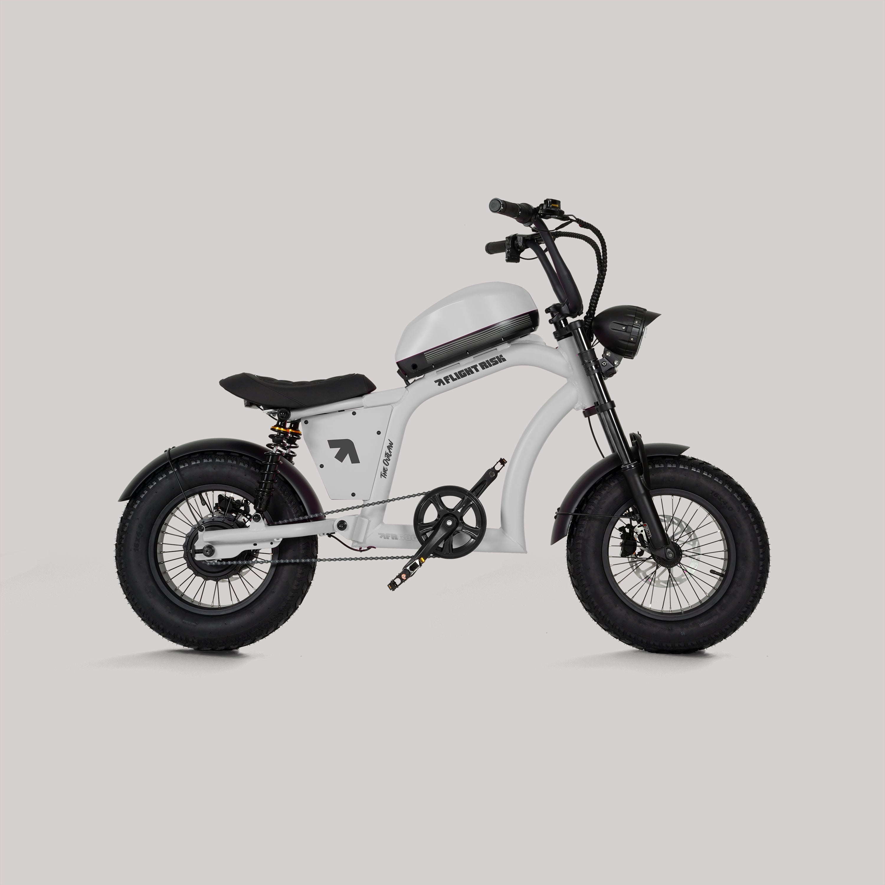 FR606 – The Rulebreaker - White