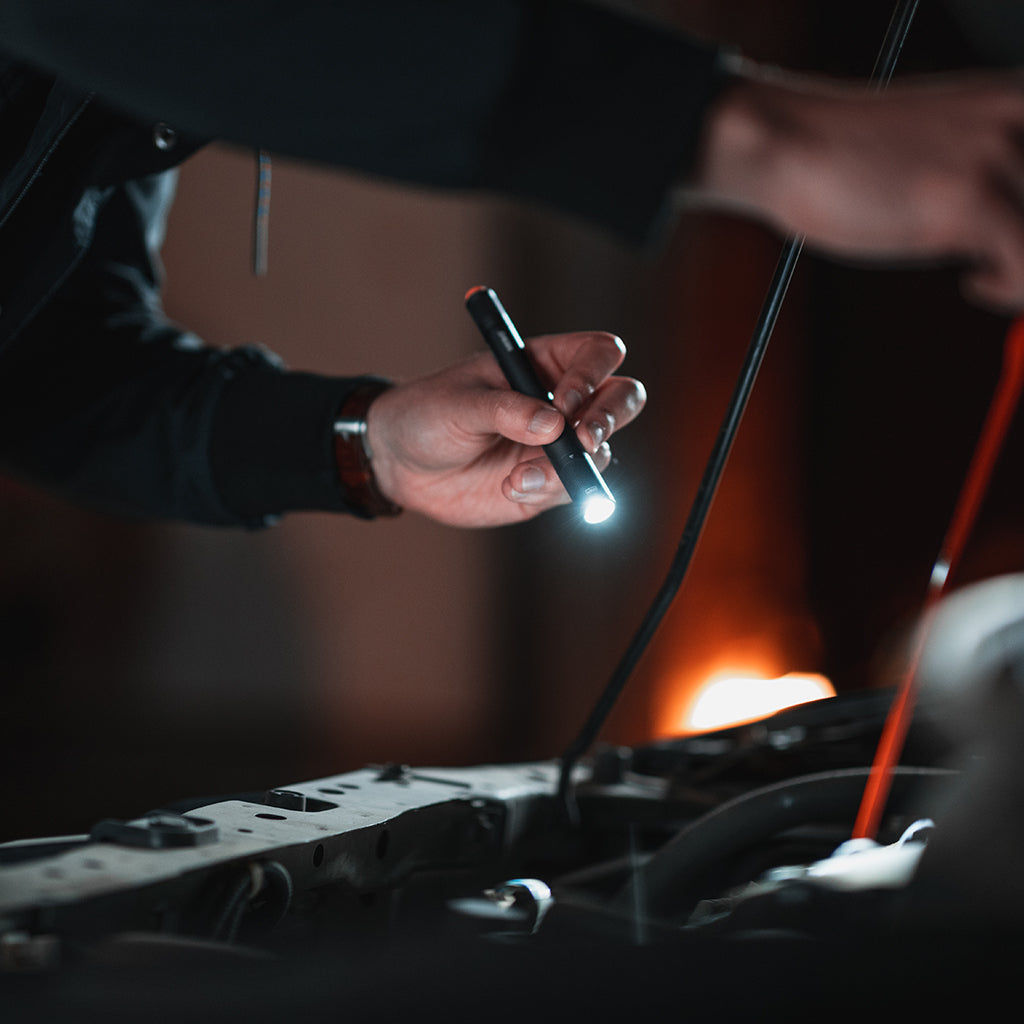 At Nebo Tools, we continually innovate so that we can offer the highest quality LED lighting products at the best price.  The Columbo™ 150 torch features a 150 lumen LED, 3 light modes, 4x adjustable zoom, Easy Touch Technology, strong steel clip, and a waterproof (IP67) anodized aircraft-grade aluminium body. The included two AAA alkaline batteries allow for up to 6 hours of operation.