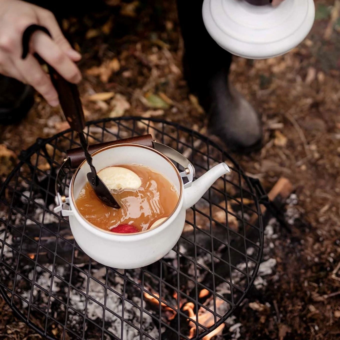 Enamel Teapot - Eggshell